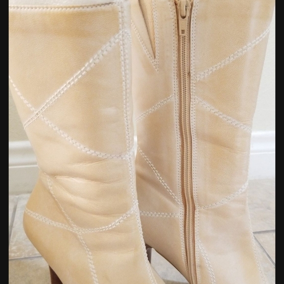 Boots - Picture 4 of 5